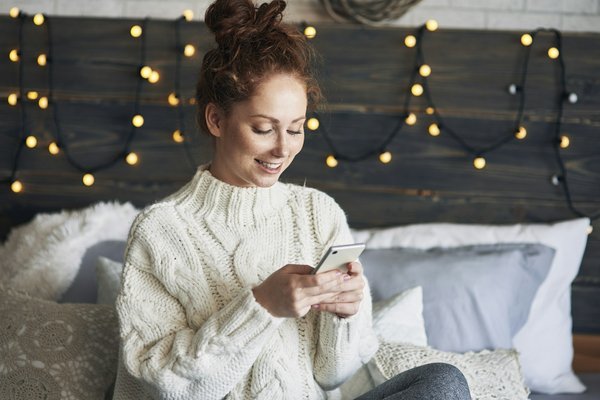 Pourquoi choisir une veilleuse de nuit pour adulte : avantages et astuces