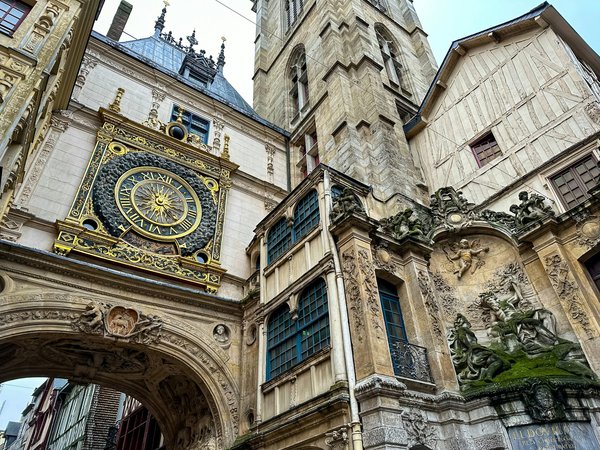 Découvrez l'horloge islamique avec adhan pour une prière apaisante